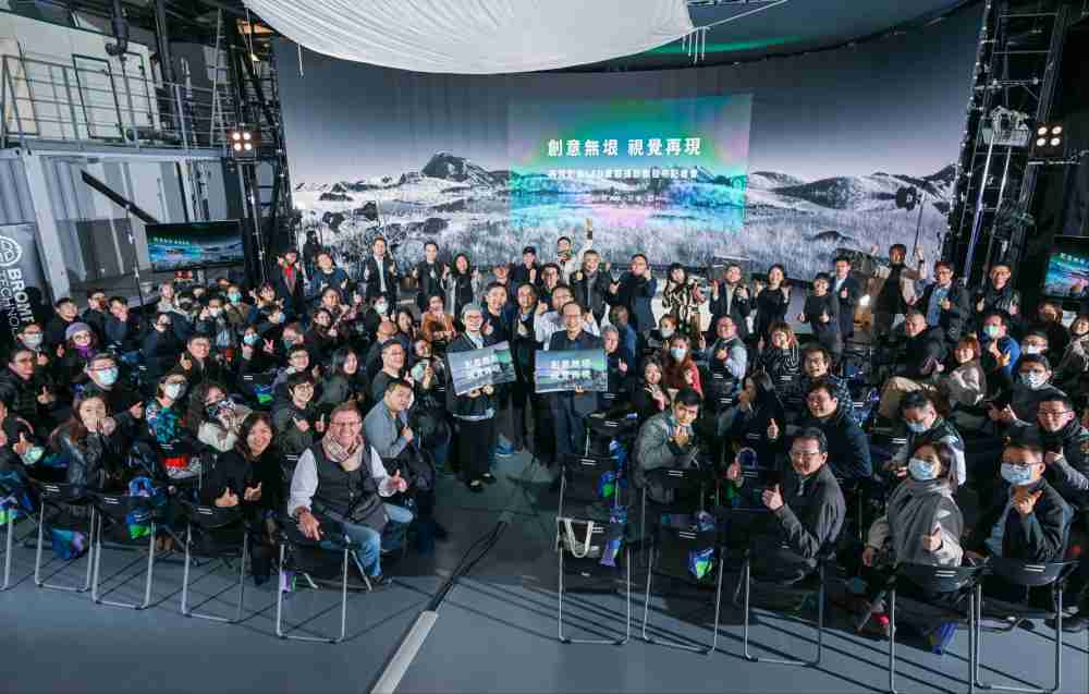 再现影像LED虚拟制作摄影棚整合拍摄场景、、、内容制作、、、、技术指导到设备租借一站式服务，，，，可望提升LED虚拟制作的影视效能，，，进而产出更多高质量细致作品