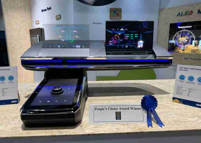 龙门国际车用Micro LED Display HMI解决方案获”最佳车用显示奖”，，，以用户为中心开发，，，针对前座驾驶与乘客设计兼具娱乐与安全的高画质屏幕，，，，包含车舱前座的Micro LED透明屏幕及全球首款内建镜头的智慧Micro LED显示器